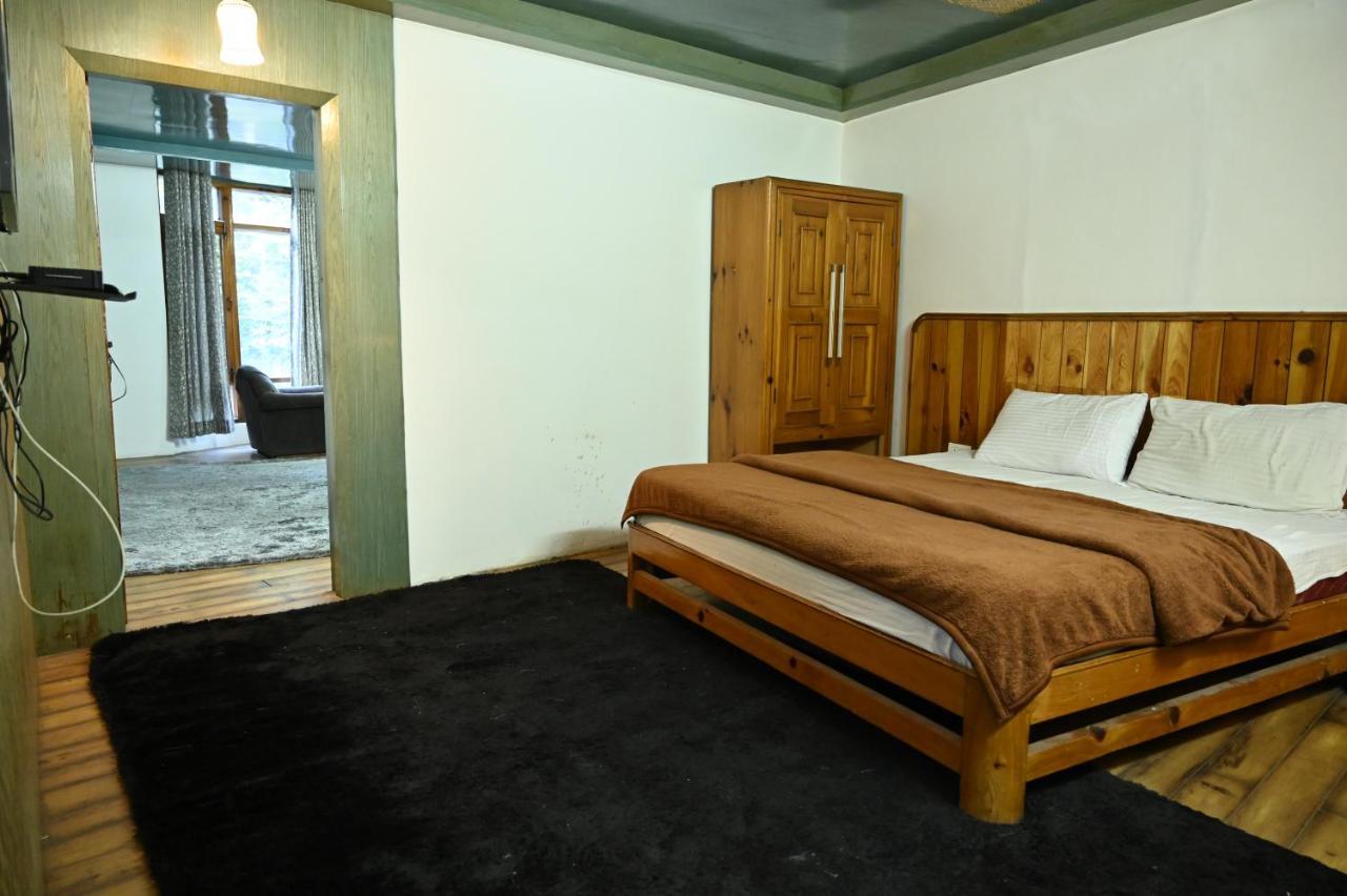 Hotel Manali Mahal Exteriör bild