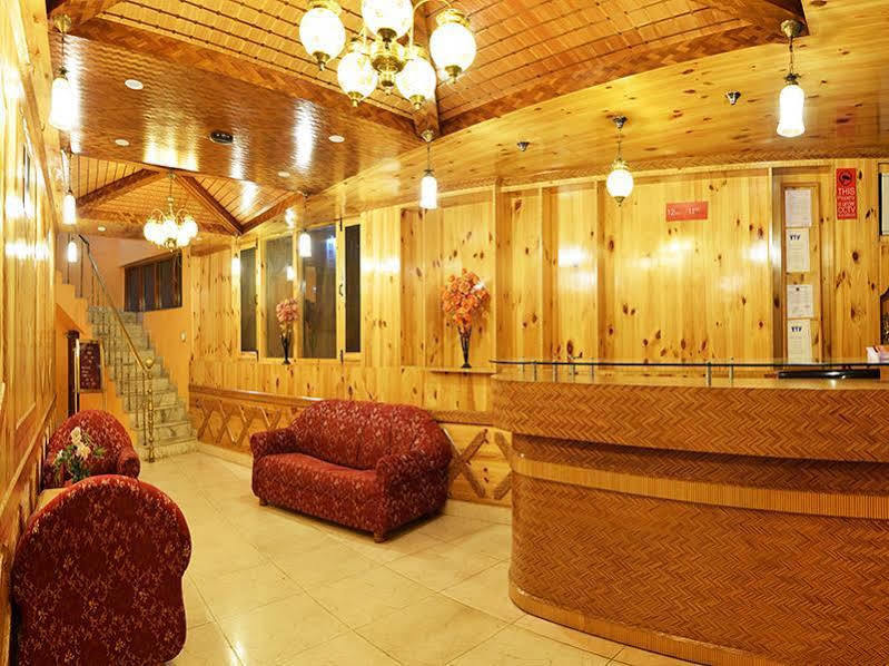 Hotel Manali Mahal Exteriör bild