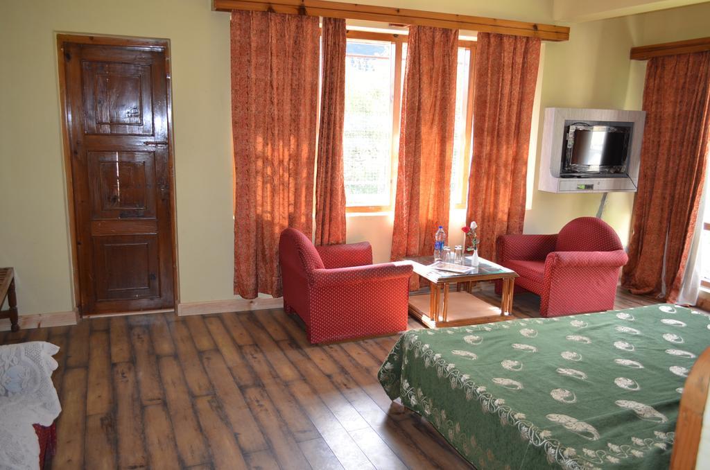 Hotel Manali Mahal Rum bild